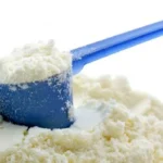شیر خشک چیست؟ بررسی کامل انواع، فرآیند تولید، ارزش غذایی و کاربردهای صنعتی